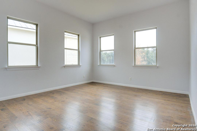 Image 5 of 48 For 17 Liser Glen