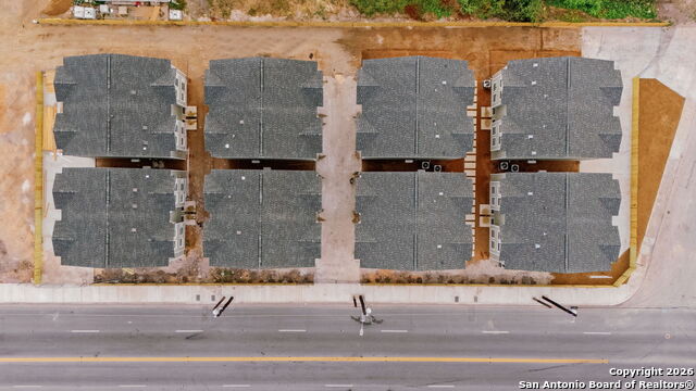 Listing photo id 3 for 1510 Essex St 101,102 S