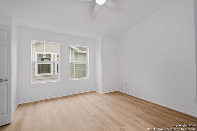 Listing photo id 10 for 1303 Essex St 201,202