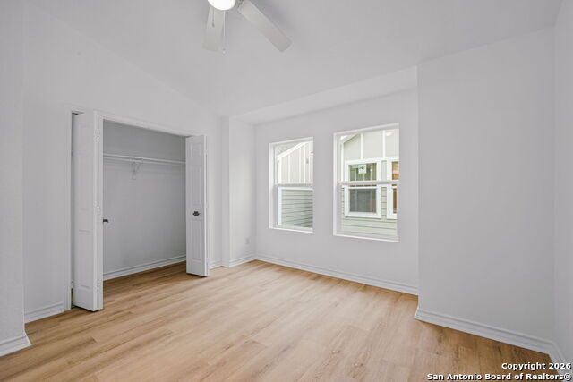 Listing photo id 12 for 1303 Essex St 201,202