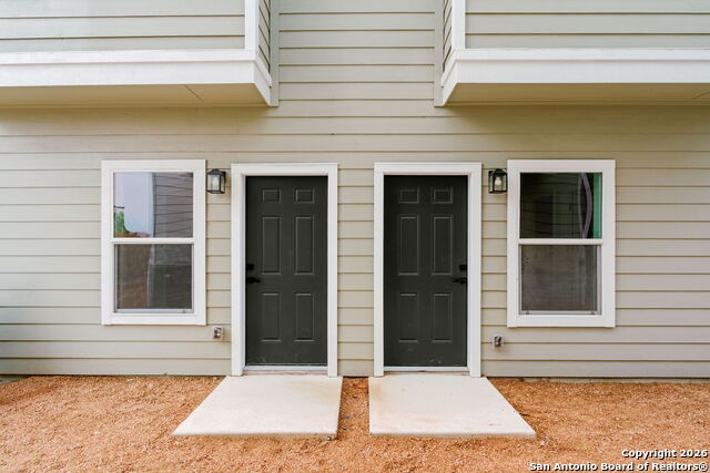 Listing photo id 39 for 1303 Essex St 201,202