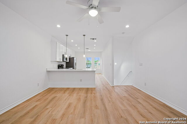 Listing photo id 6 for 1303 Essex St 201,202