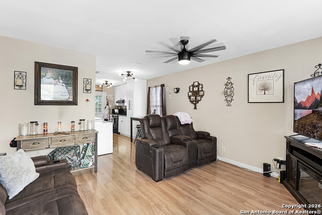 Image 5 of 16 For 912 Torreon  