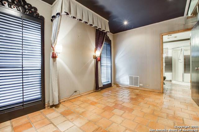 Image 5 of 14 For 6801 West Avenue