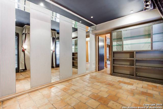 Image 6 of 14 For 6801 West Avenue