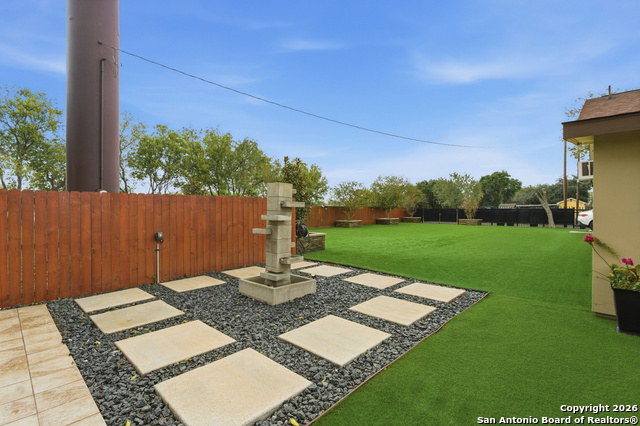 Image 18 of 24 For 2315 Athel  