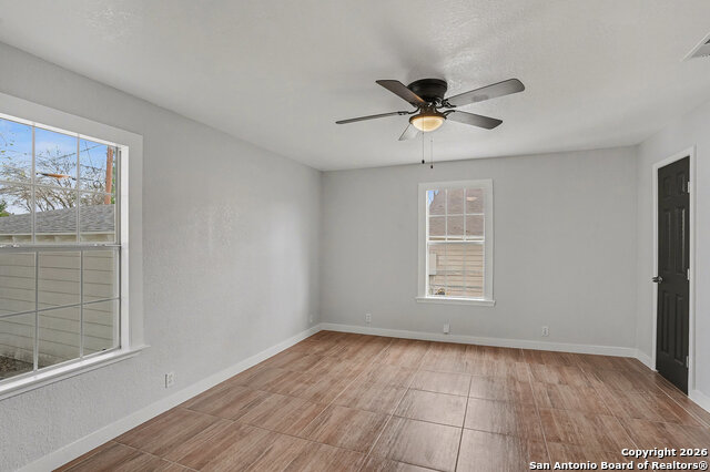 Image 18 of 22 For 2039 Schley Ave