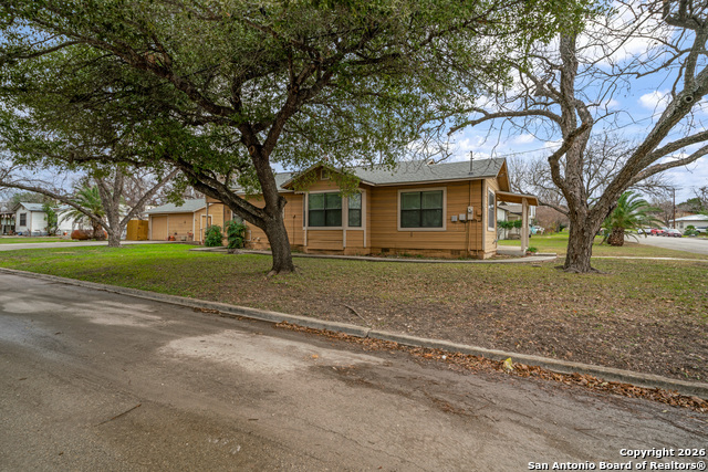 Details for 215 Hackberry Ave S, New Braunfels, TX 78130