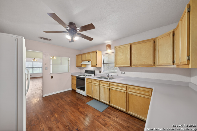 Image 12 of 23 For 215 Hackberry Ave S