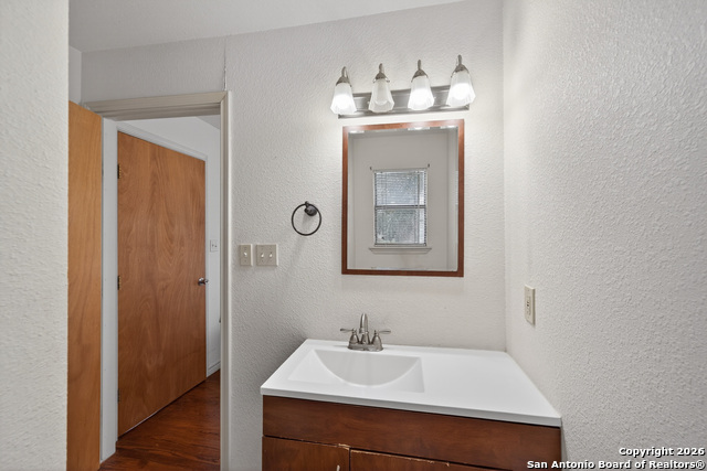 Image 15 of 23 For 215 Hackberry Ave S