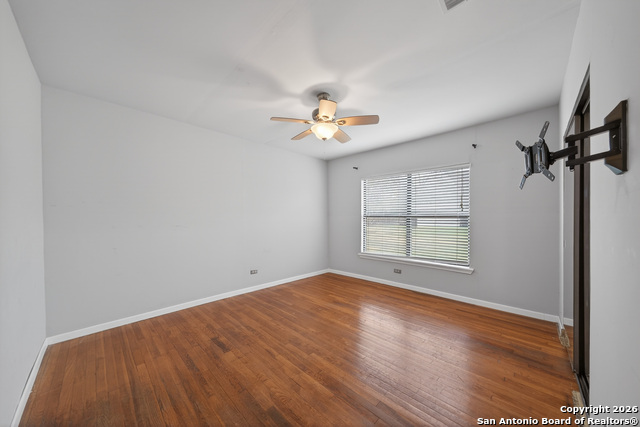 Image 17 of 23 For 215 Hackberry Ave S