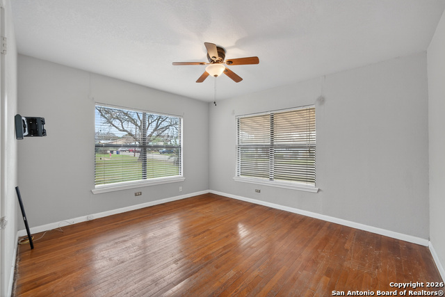 Image 18 of 23 For 215 Hackberry Ave S