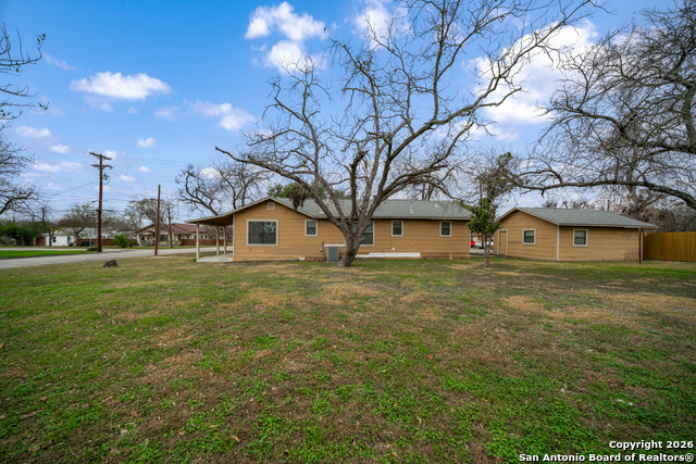 Image 22 of 23 For 215 Hackberry Ave S