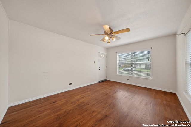 Image 7 of 23 For 215 Hackberry Ave S