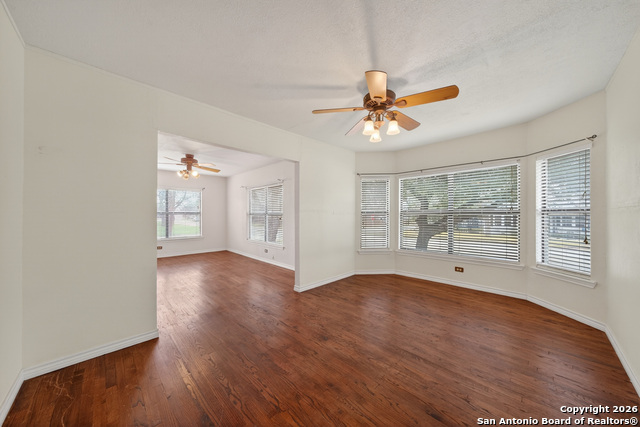 Image 9 of 23 For 215 Hackberry Ave S