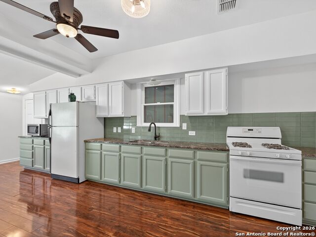 Image 13 of 40 For 166 Lovera Blvd