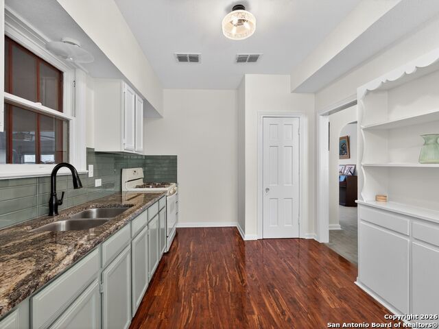 Image 14 of 40 For 166 Lovera Blvd