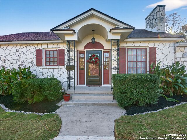 Image 6 of 40 For 166 Lovera Blvd