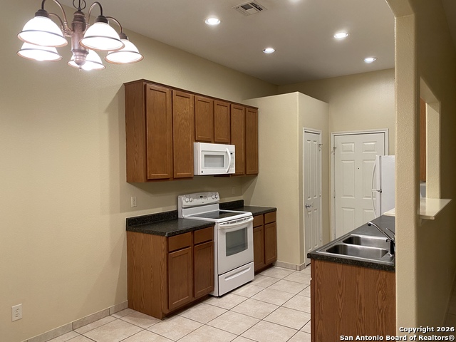 Image 5 of 8 For 707 Dallas  