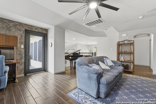 Image 27 of 57 For 26202 Dark Horse