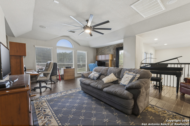 Image 28 of 57 For 26202 Dark Horse