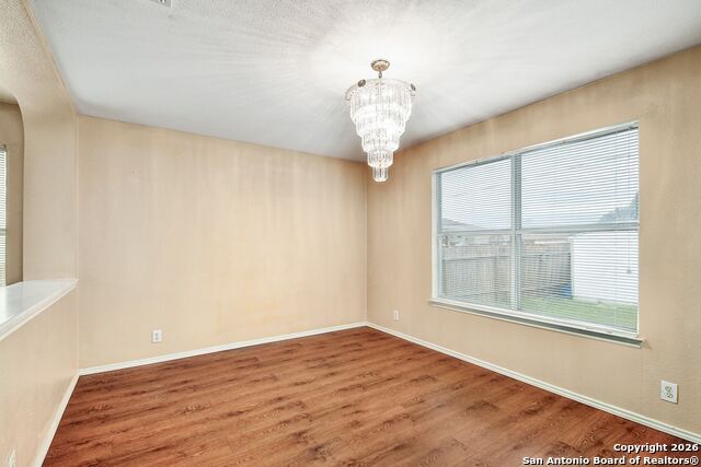 Image 11 of 33 For 5207 Wood Glen