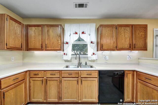 Image 14 of 33 For 5207 Wood Glen