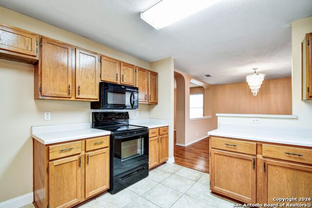 Image 16 of 33 For 5207 Wood Glen