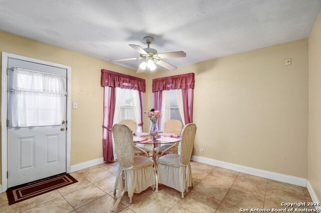 Image 17 of 33 For 5207 Wood Glen