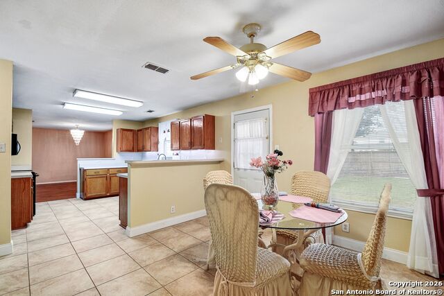 Image 18 of 33 For 5207 Wood Glen