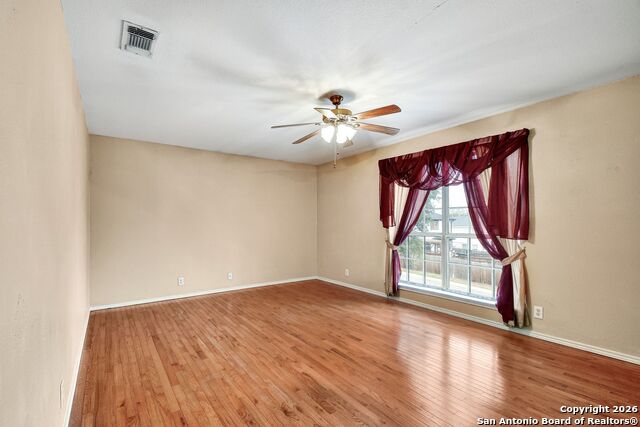 Image 22 of 33 For 5207 Wood Glen