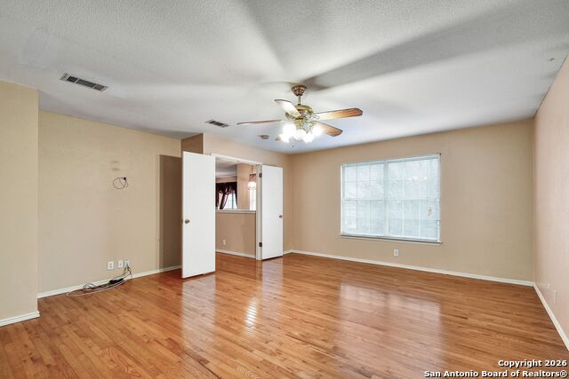 Image 26 of 33 For 5207 Wood Glen