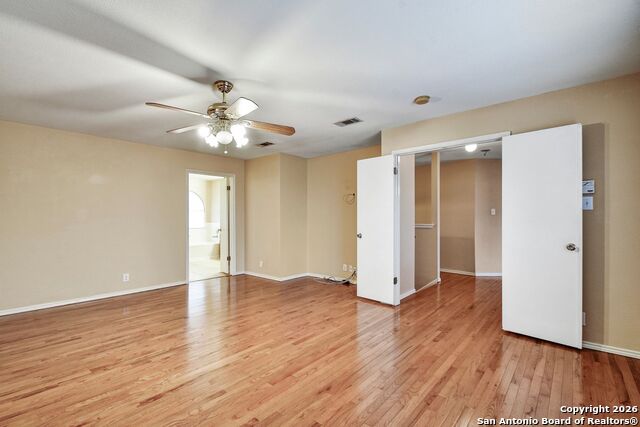 Image 27 of 33 For 5207 Wood Glen