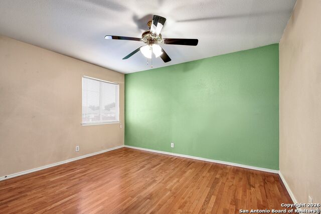 Image 29 of 33 For 5207 Wood Glen