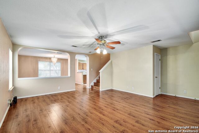 Image 8 of 33 For 5207 Wood Glen