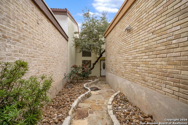 Image 4 of 35 For 11622 Caprock Street