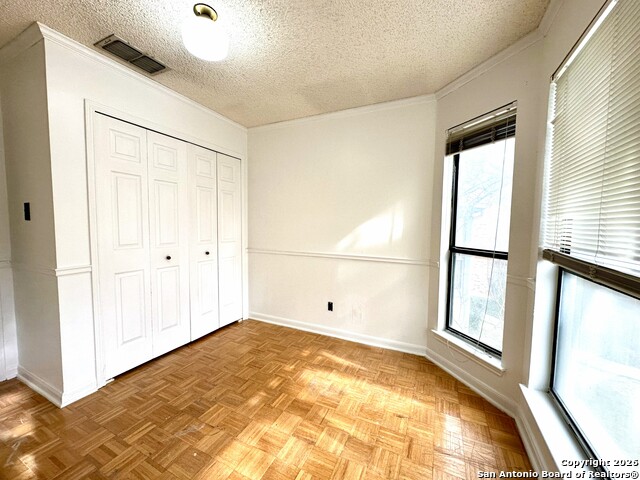 Listing photo id 10 for 4839 Brandeis  422