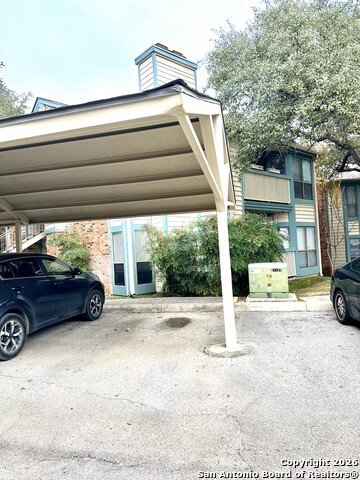 Listing photo id 17 for 4839 Brandeis  422