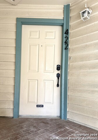 Listing photo id 1 for 4839 Brandeis  422