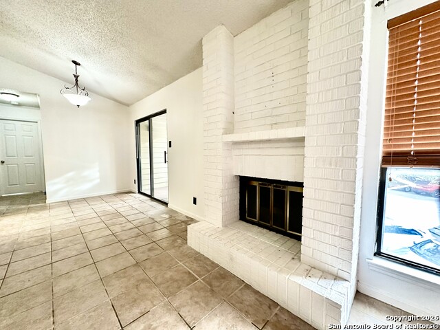 Listing photo id 2 for 4839 Brandeis  422