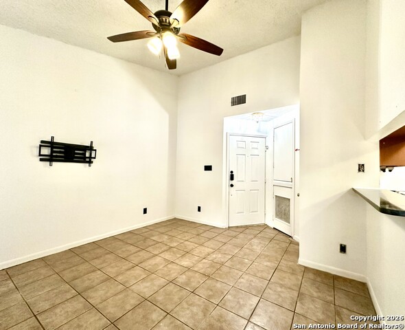 Listing photo id 4 for 4839 Brandeis  422