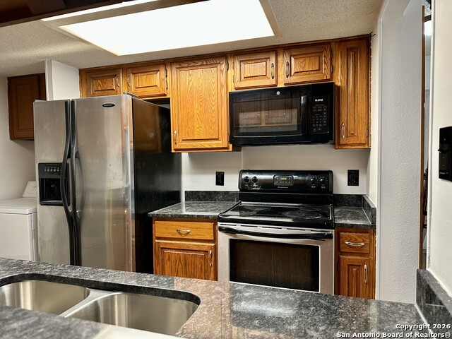 Listing photo id 6 for 4839 Brandeis  422