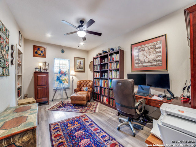 Listing photo id 11 for 6472 Bluntzer Rd