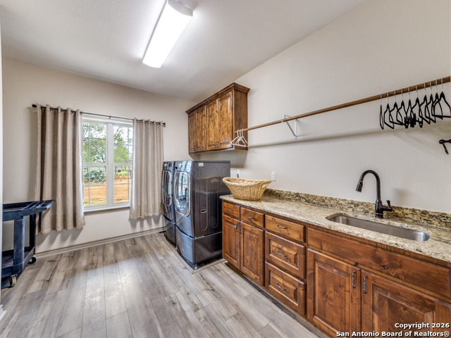 Listing photo id 13 for 6472 Bluntzer Rd