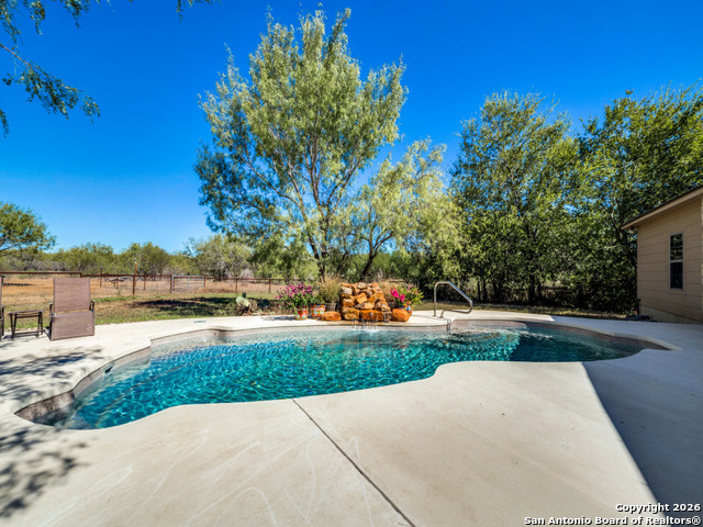 Listing photo id 15 for 6472 Bluntzer Rd