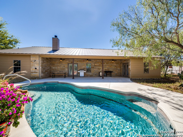 Listing photo id 16 for 6472 Bluntzer Rd