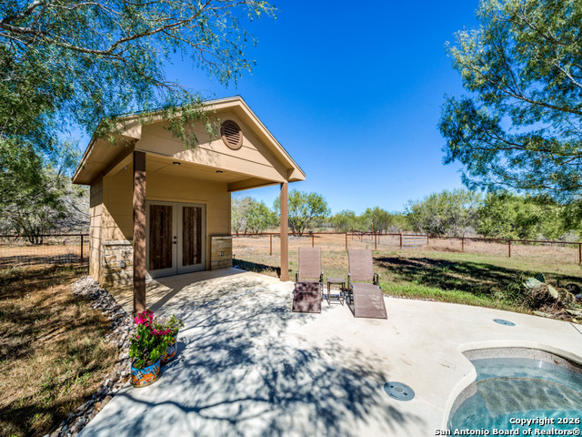 Listing photo id 18 for 6472 Bluntzer Rd