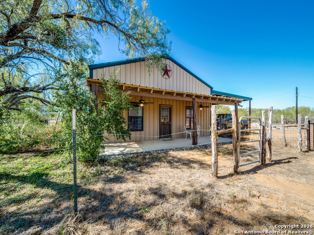 Listing photo id 21 for 6472 Bluntzer Rd
