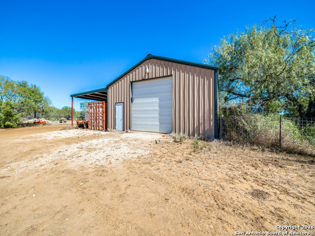 Listing photo id 25 for 6472 Bluntzer Rd