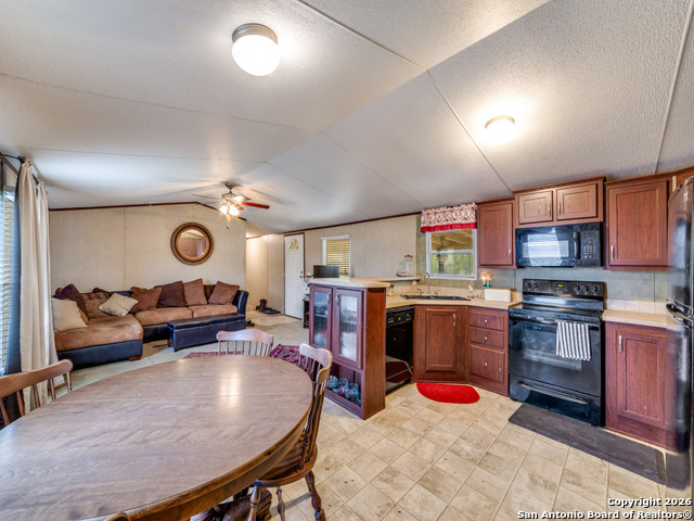 Listing photo id 28 for 6472 Bluntzer Rd